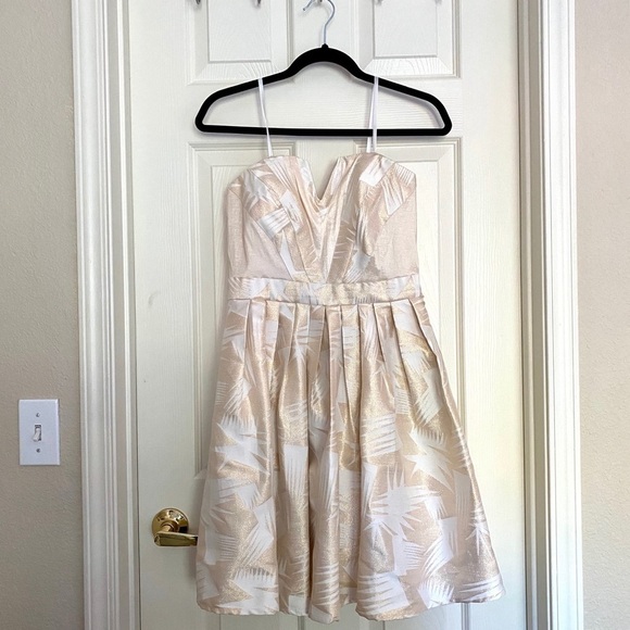 Gianni Bini Cream and Gold Cocktail Dress - Picture 2 of 8